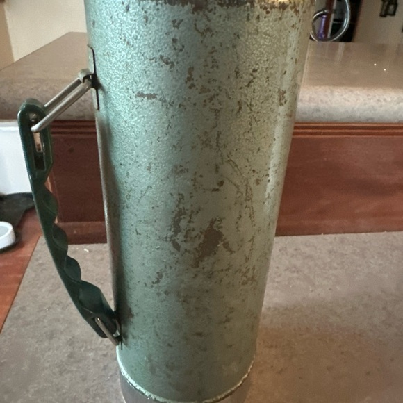VINTAGE Aladdin Stanley 1quart Thermos A-944DH metal, Green Vacuum Bottle - Picture 4 of 6